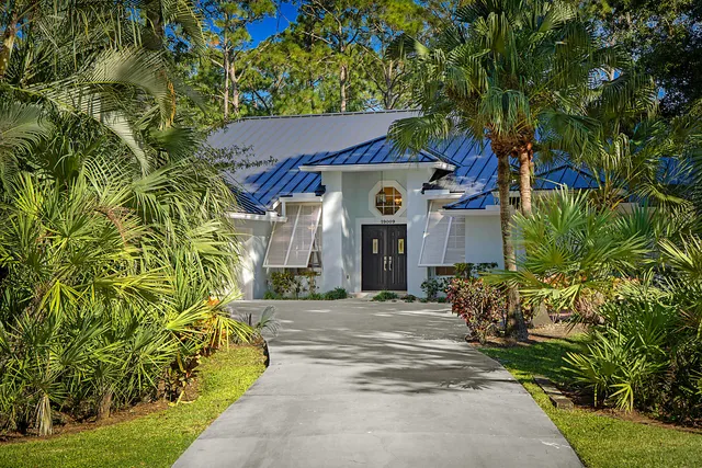 a view of a house with a small yard and plants