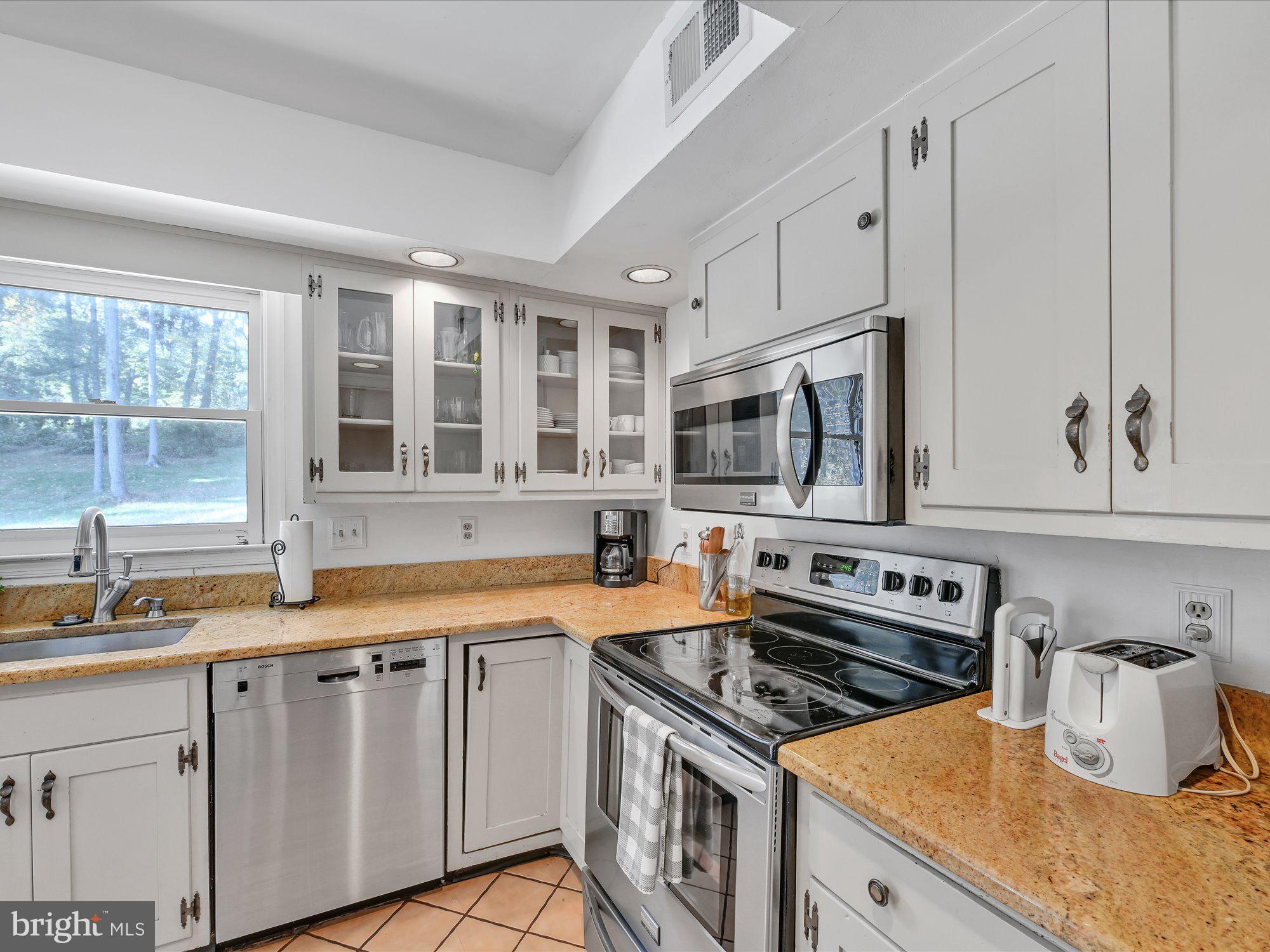 15 McLeod Pond Road Glenmoore, PA 19343 - Photo 18 of 57 Stainless Steel appliances