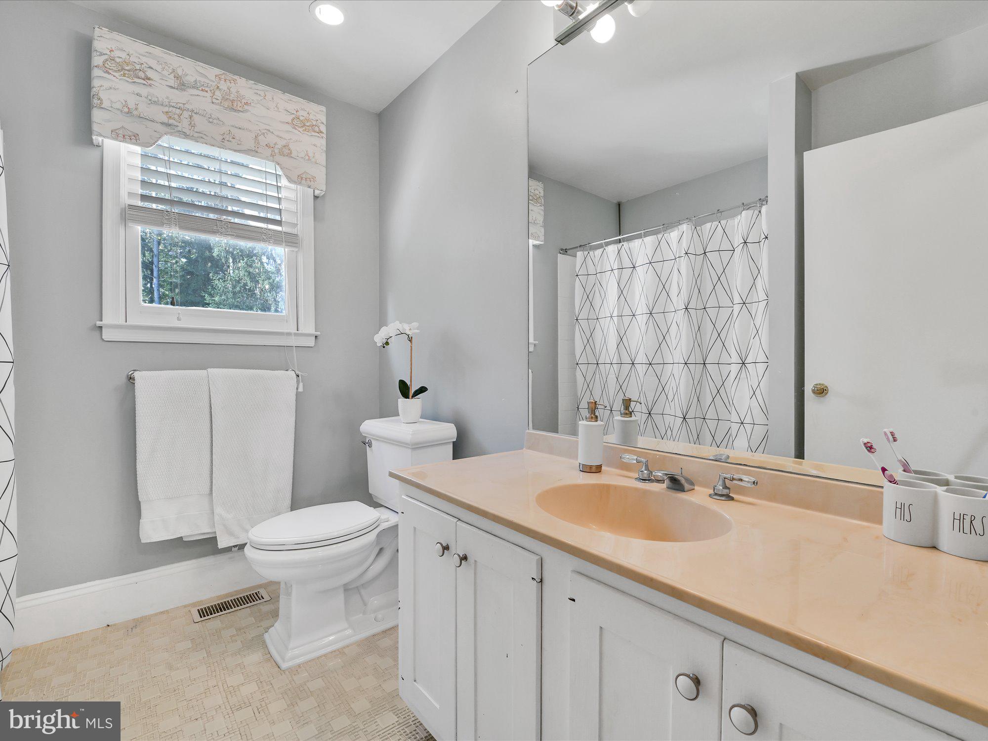 15 McLeod Pond Road Glenmoore, PA 19343 - Photo 32 of 57 Second floor full bath