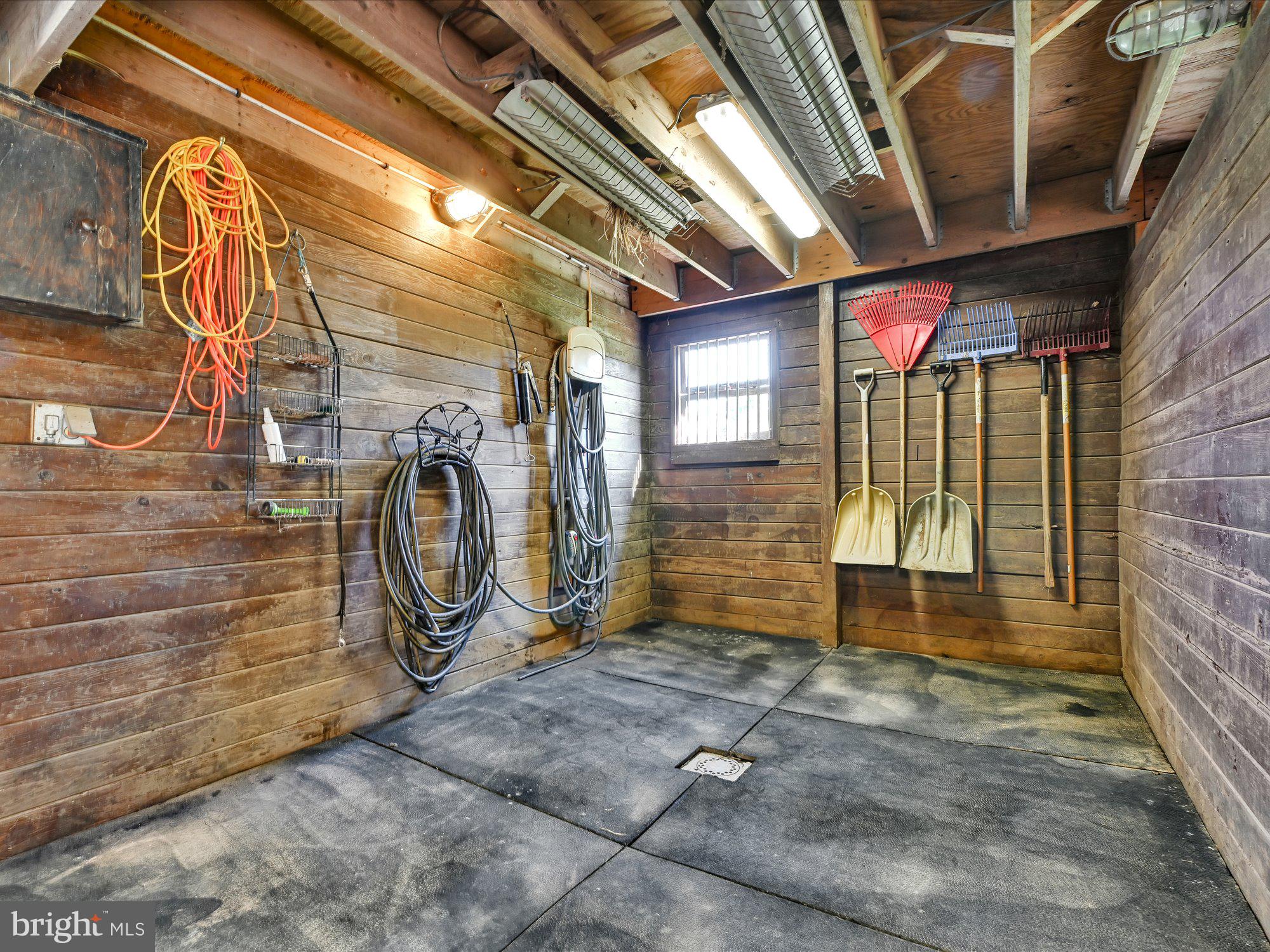 15 McLeod Pond Road Glenmoore, PA 19343 - Photo 43 of 57 Wash stall with hot & cold water