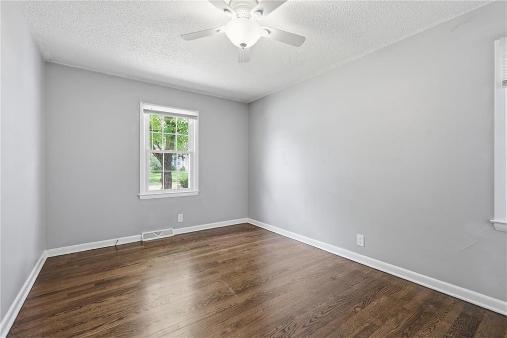 605 Northwest Gibson Road Lee's Summit, MO 64063 - Photo 17 of 26