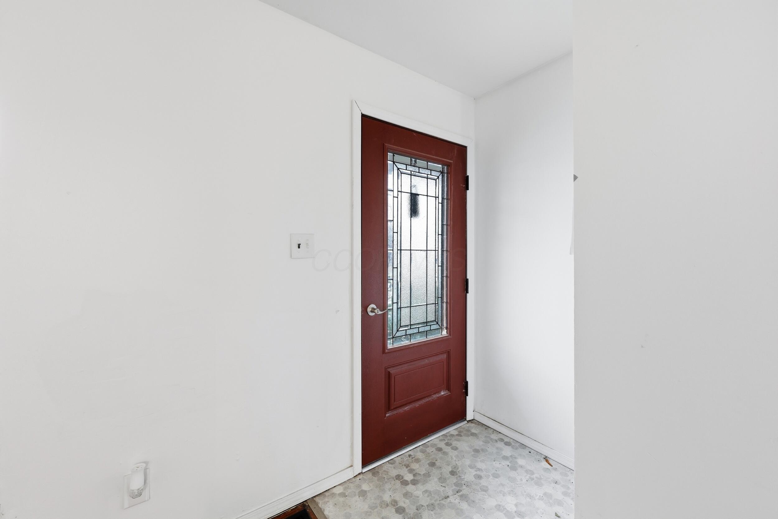 1485 Norma Road Columbus, OH 43229 - Photo 4 of 31 New Leaded Glass Front Door To Welcome Guests