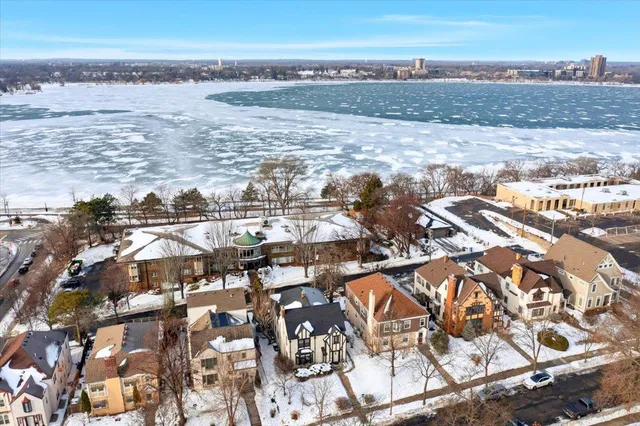 $2,500 | 3540 Irving Avenue South, Unit 1, Minneapolis, MN 55408