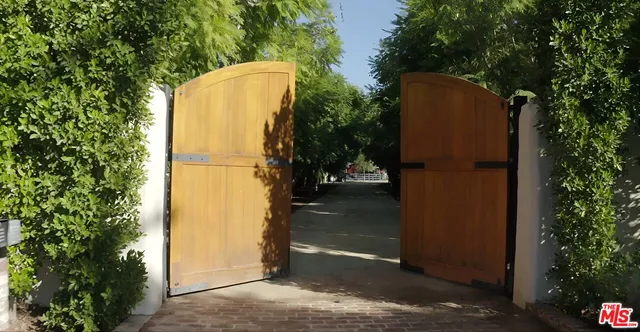 $25,888,000 | 4750 Encino Avenue, Encino, CA 91316