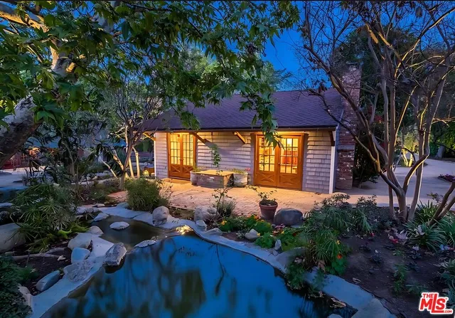 a view of a house with a yard and plants