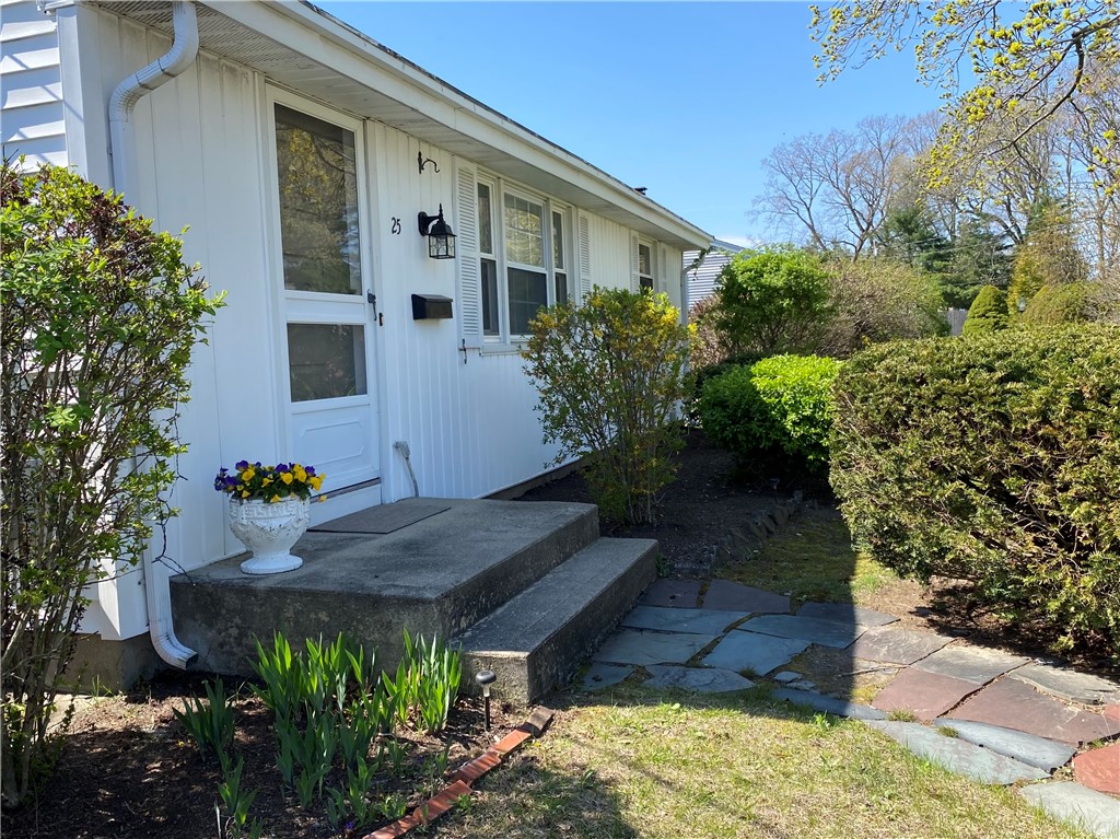 25 Caverly Street Warwick, RI 02886 - Photo 17 of 26