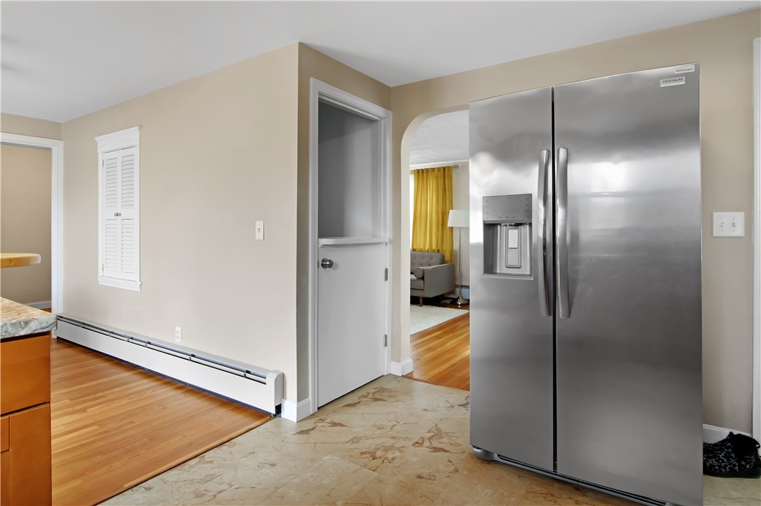 25 Caverly Street Warwick, RI 02886 - Photo 6 of 26