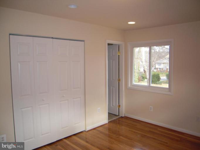4202 Kinmount Road Lanham, MD 20706 - Photo 5 of 16 Masterbedroom opposite view.