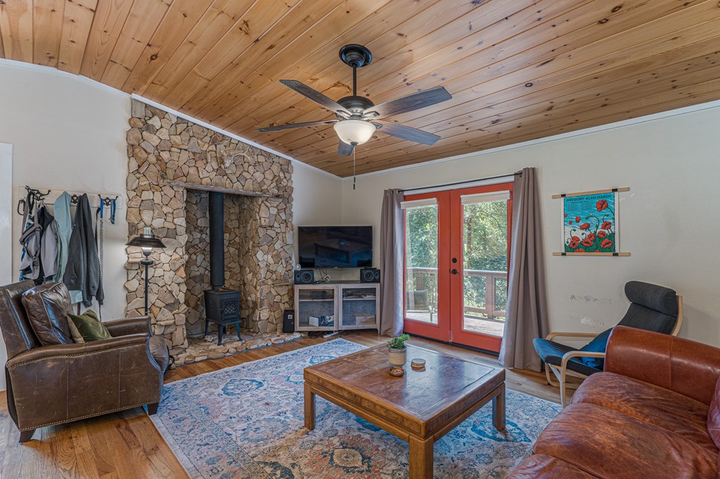 264 Tommy's Lane Murphy, NC 28906 - Photo 13 of 53 a living room with furniture a flat screen tv and a table