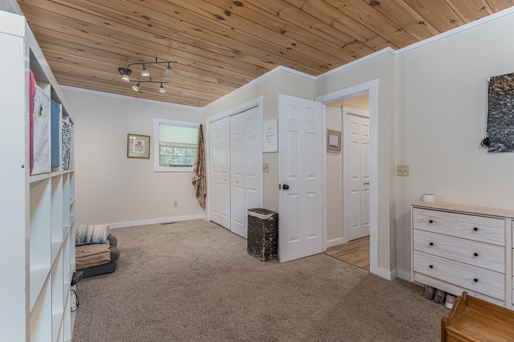 264 Tommy's Lane Murphy, NC 28906 - Photo 23 of 53 a view of livingroom with hardwood