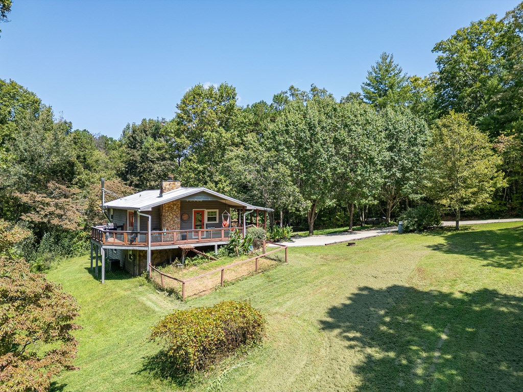 264 Tommy's Lane Murphy, NC 28906 - Photo 44 of 53 a view of a house with a yard and sitting area