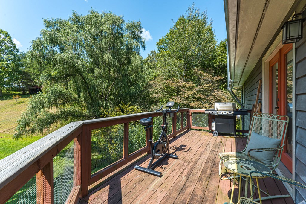 264 Tommy's Lane Murphy, NC 28906 - Photo 8 of 53 a view of balcony with furniture and wooden deck