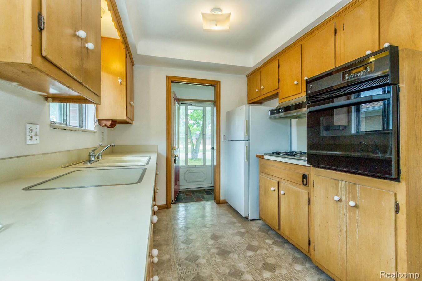 22114 Kelly Road Eastpointe, MI 48021 - Photo 8 of 23 09.jpg