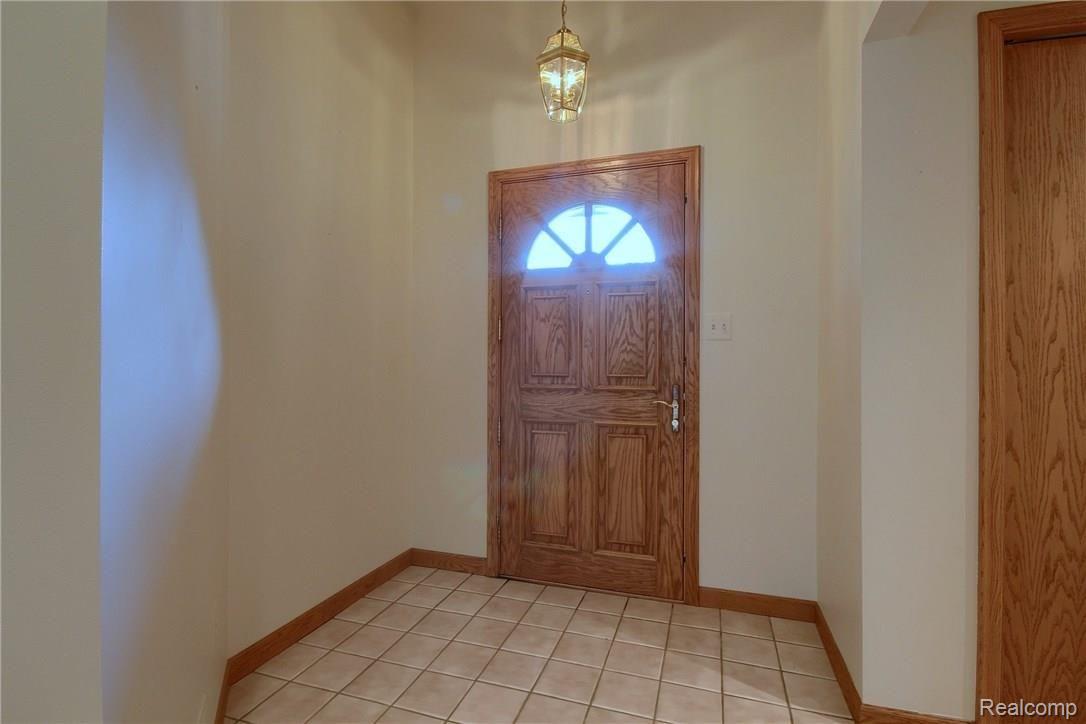 3112 Rivers Edge Drive Wayne, MI 48184 - Photo 5 of 36 Foyer.jpg