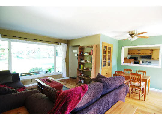 4224 Pinecrest Road Rockford, IL 61107 - Photo 4 of 11 a living room with furniture and a large window