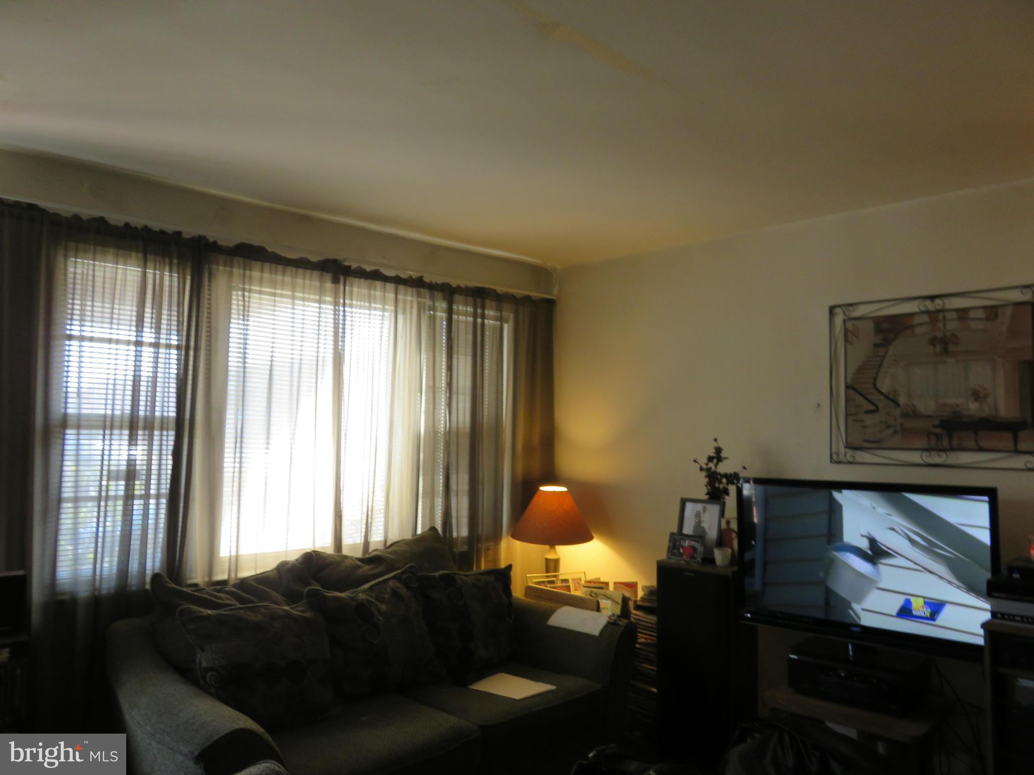 4118 Fallstaff Road Baltimore, MD 21215 - Photo 3 of 12 Living Room