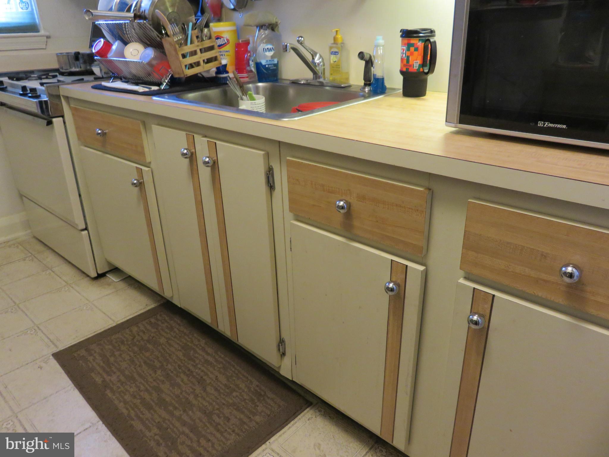 4118 Fallstaff Road Baltimore, MD 21215 - Photo 6 of 12 Kitchen