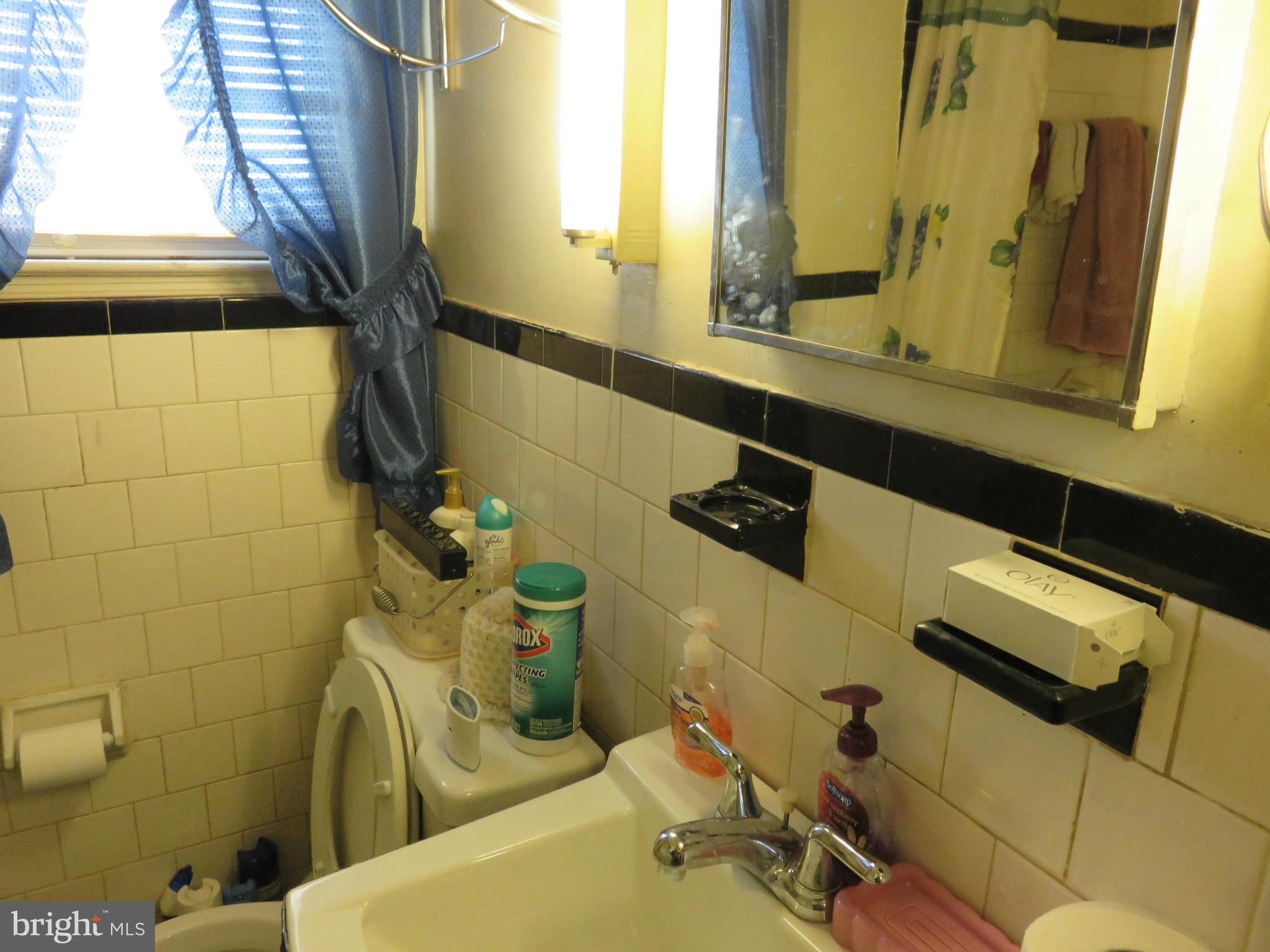 4118 Fallstaff Road Baltimore, MD 21215 - Photo 9 of 12 Bath