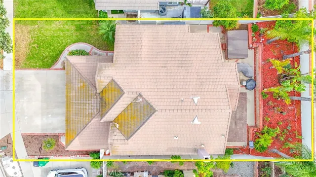 a view of entryway with outdoor space