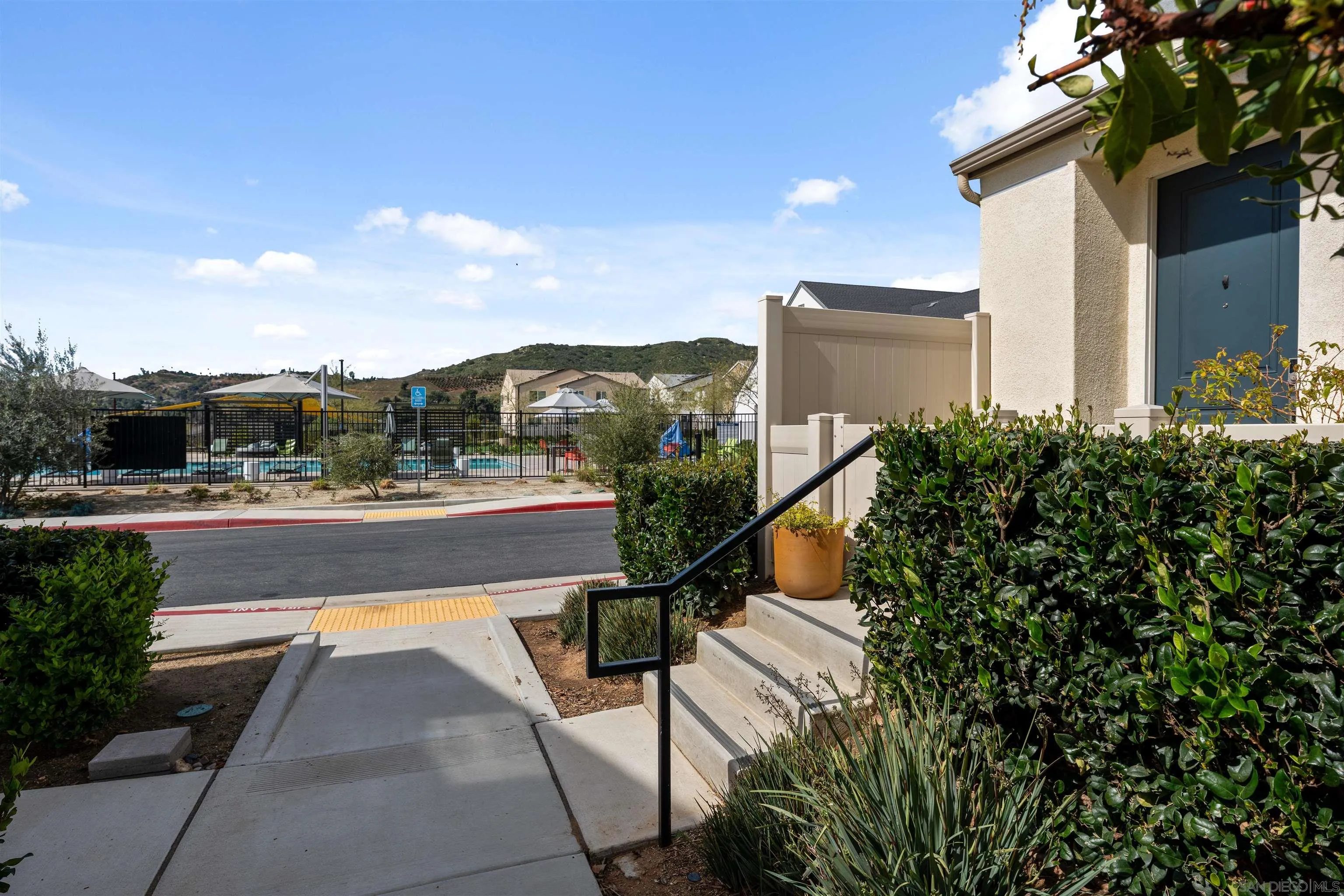 303 Citrine Trail Fallbrook, CA 92028 - Photo 7 of 47