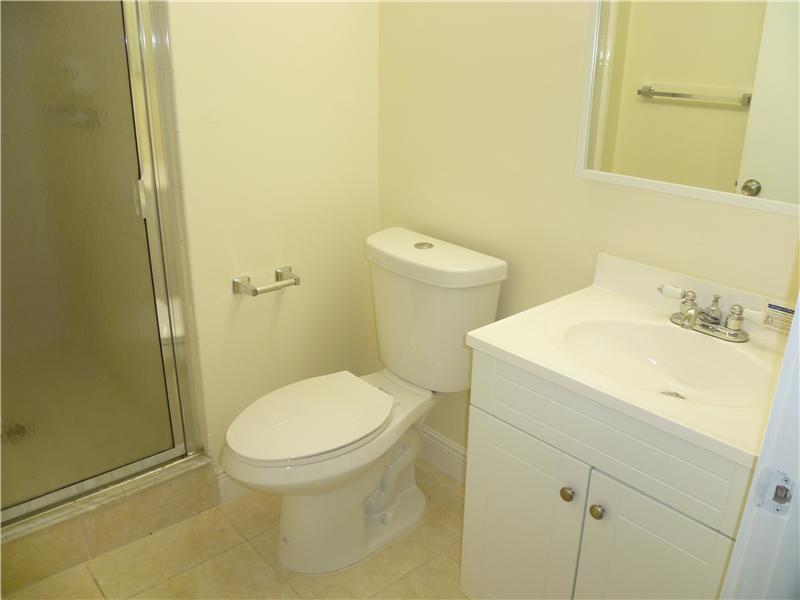 9233 Southwest 8th Street, Unit 222 Boca Raton, FL 33428 - Photo 11 of 16 Guest bath