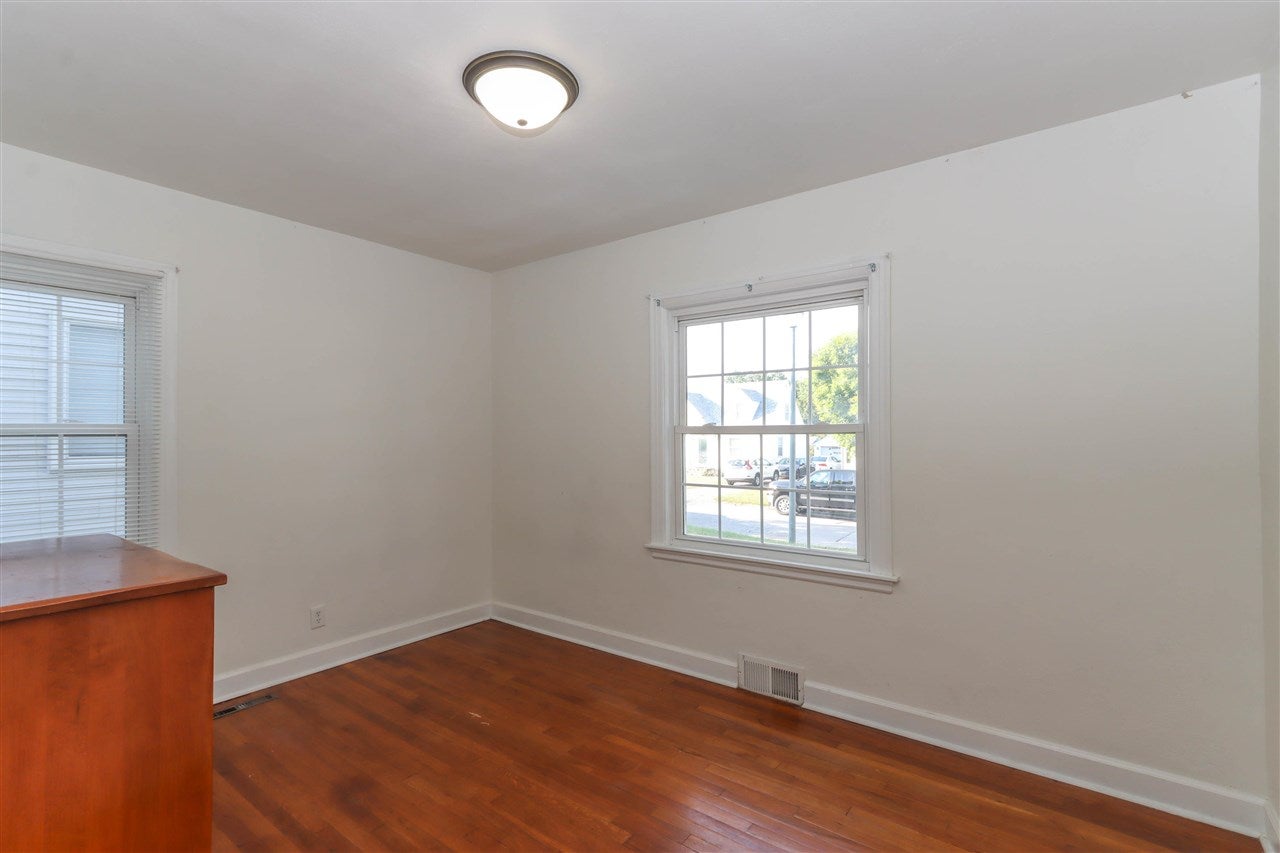 108 Middle Road Muscatine, IA 52761 - Photo 16 of 42 Gallery Image 16