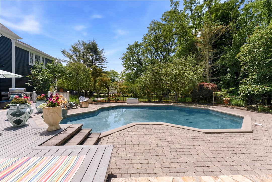 198 Poppasquash Road Bristol, RI 02809 - Photo 11 of 48