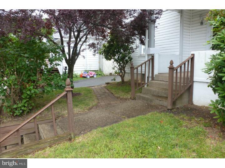 22 West Chelton Road Brookhaven, PA 19015 - Photo 14 of 15 Front Yard