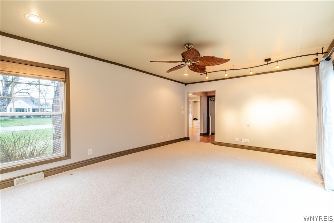 130 Allendale Road West Seneca, NY 14224 - Photo 8 of 27