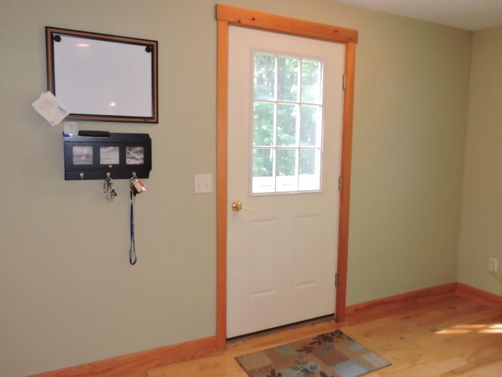 289 Mountain Road Cape Neddick, ME 03902 - Photo 14 of 27 Foyer
