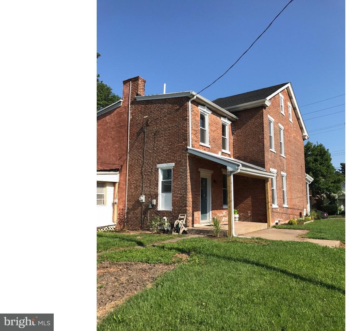 898 Queen Street Pottstown, PA 19464 - Photo 4 of 25