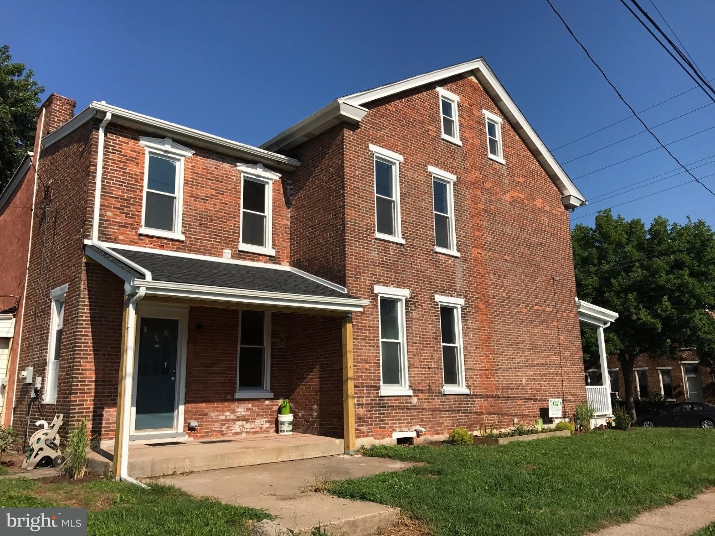 898 Queen Street Pottstown, PA 19464 - Photo 5 of 25