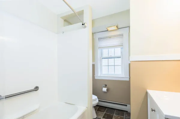 $2,200 | 709 Central Avenue, Unit 4, Dover, NH 03820