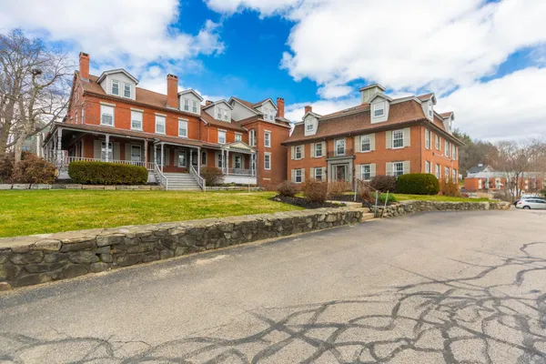 $2,200 | 709 Central Avenue, Unit 4, Dover, NH 03820