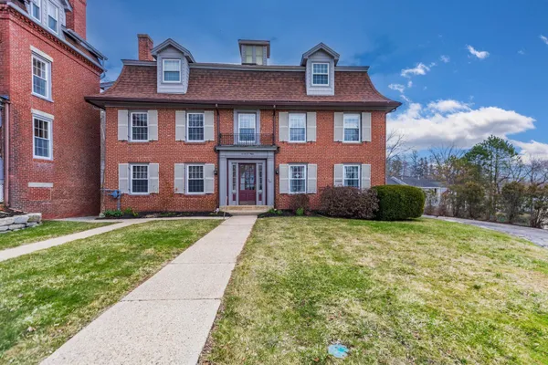 $2,200 | 709 Central Avenue, Unit 4, Dover, NH 03820