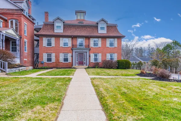 $2,200 | 709 Central Avenue, Unit 4, Dover, NH 03820