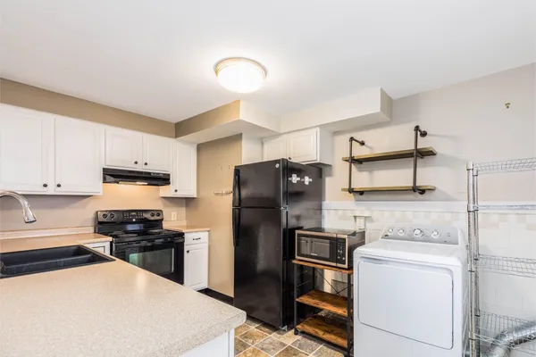 $2,200 | 709 Central Avenue, Unit 4, Dover, NH 03820