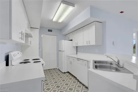 $179,000 | 13565 Eagle Ridge Drive, Unit 1124, Fort Myers, FL 33912