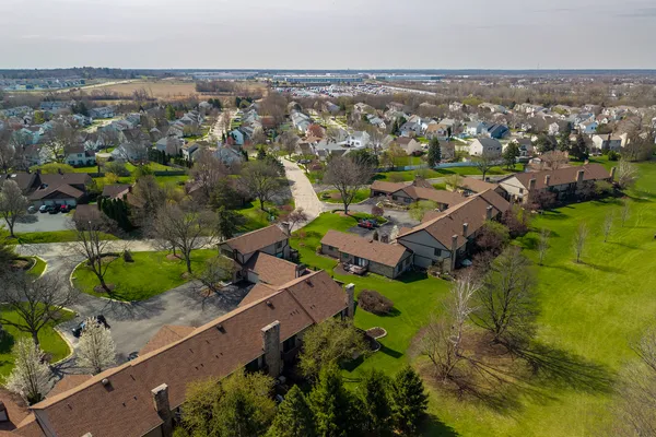 $390,000 | 1926 Golfview Drive, Bartlett, IL 60103