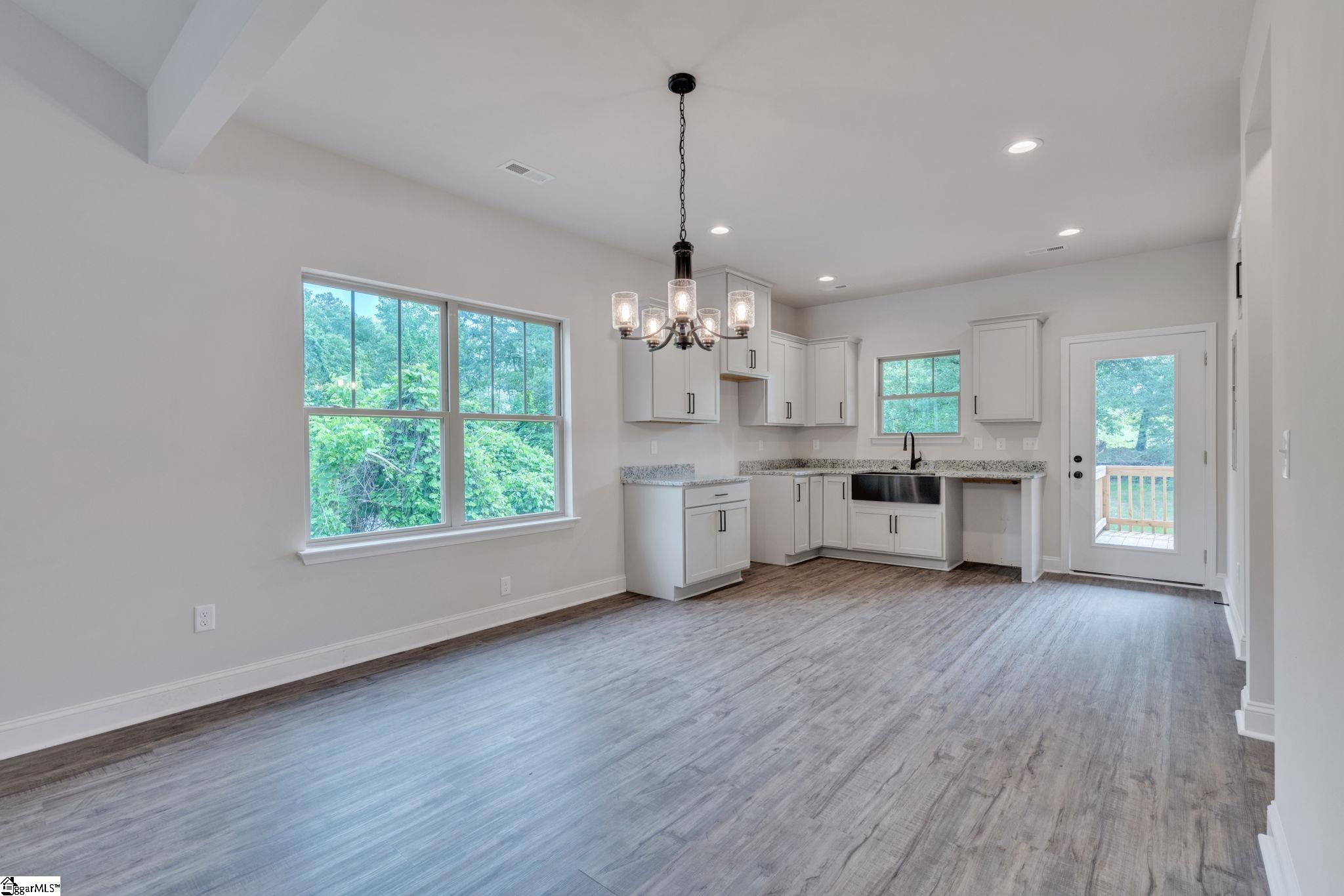 113 North Spencer Street Duncan, SC 29334 - Photo 6 of 27