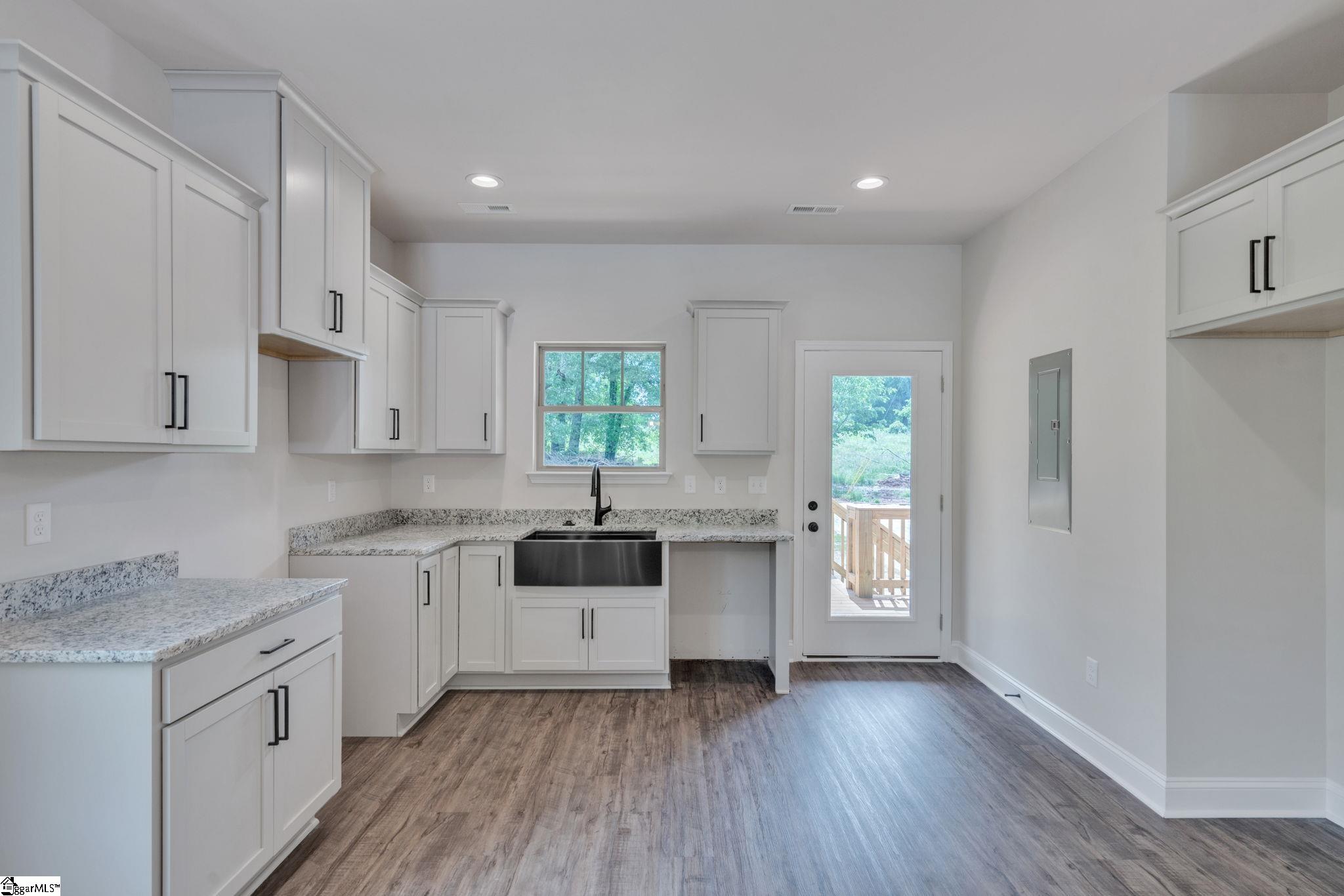 113 North Spencer Street Duncan, SC 29334 - Photo 8 of 27