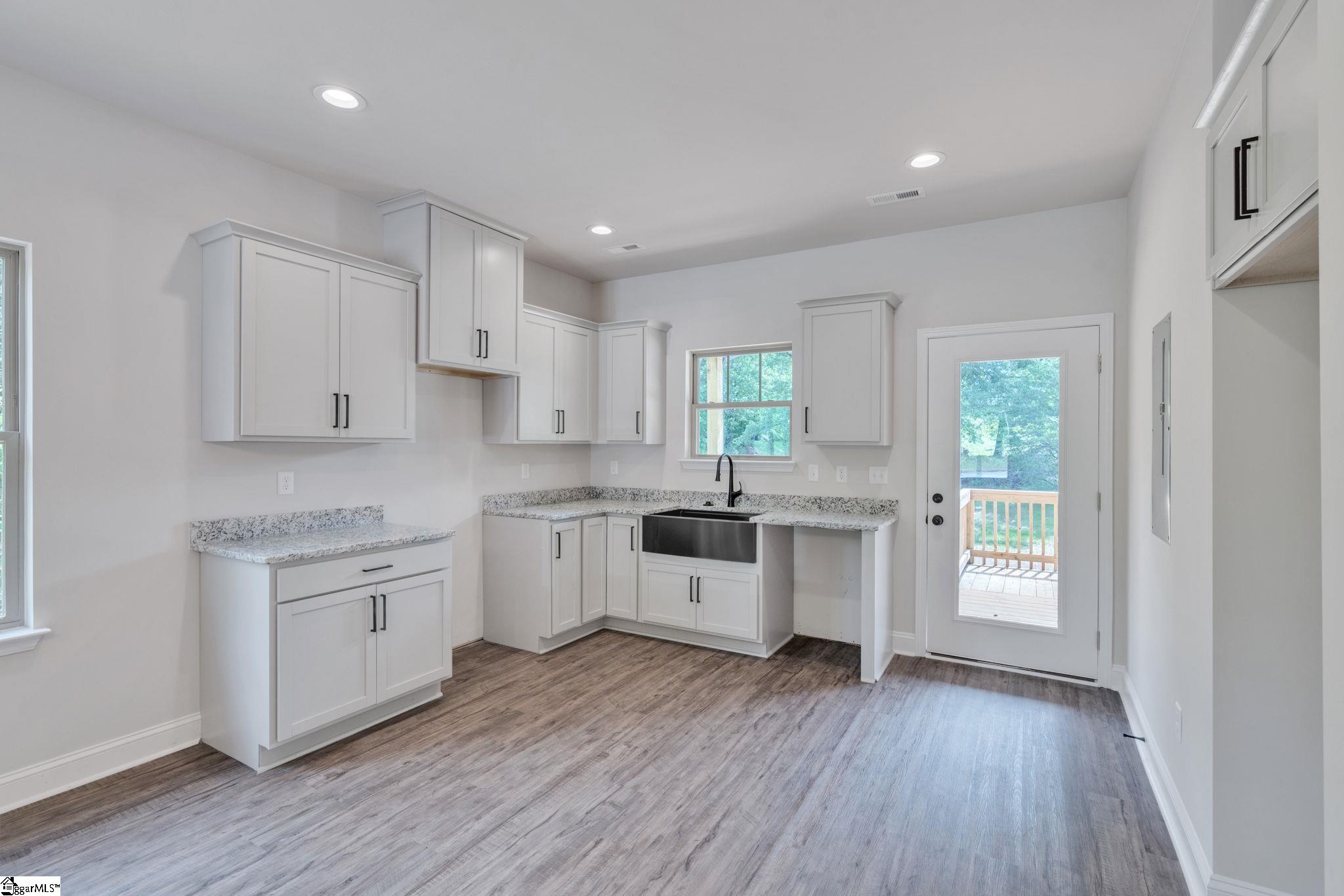 113 North Spencer Street Duncan, SC 29334 - Photo 9 of 27