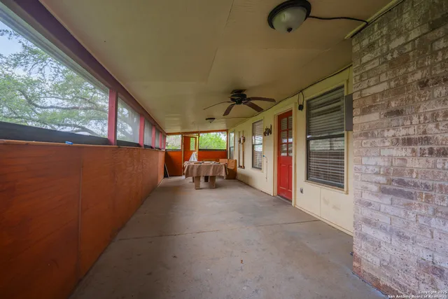 a view of a house with backyard and garden