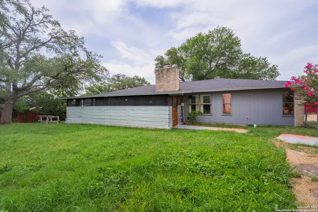 $2,350 | 1002 River Oak Drive, Unit MAIN, Seguin, TX 78155