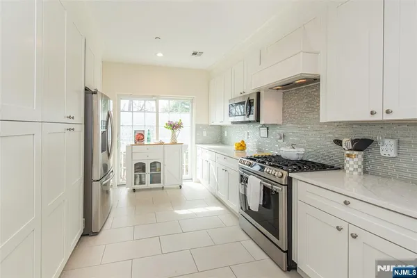 $769,000 | 21 Riverbend Court, New Providence, NJ 07974