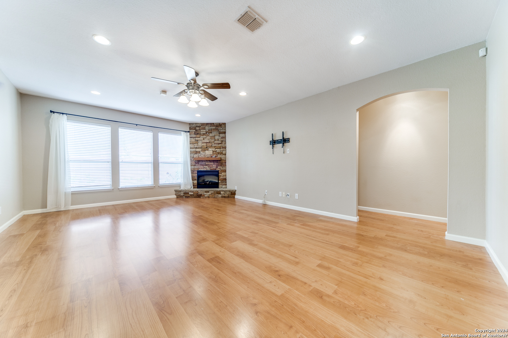 105 Winding Path Boerne, TX 78006 - Photo 3 of 17