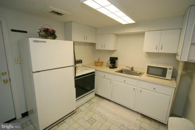 12810 Goodhill Road Silver Spring, MD 20906 - Photo 11 of 29 Interior (General)