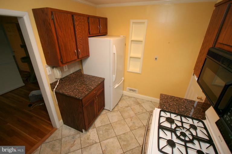 12810 Goodhill Road Silver Spring, MD 20906 - Photo 8 of 29 Interior (General)