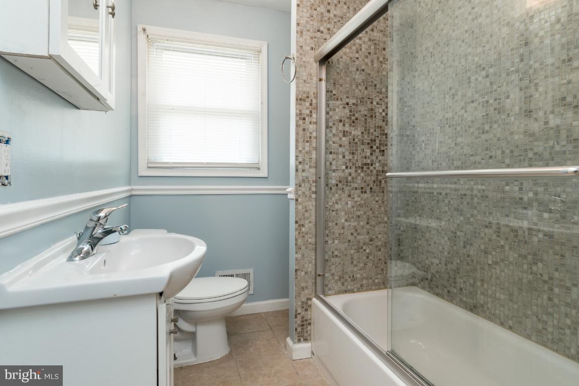 135 Cedar Hill Road Baltimore, MD 21225 - Photo 13 of 48 Full bathroom 1