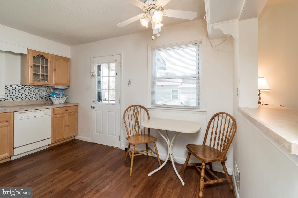 135 Cedar Hill Road Baltimore, MD 21225 - Photo 16 of 48 Nice spacious kitchen w/ door to side yard